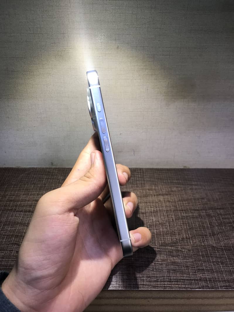 Apple iPhone 15 Pro 3
