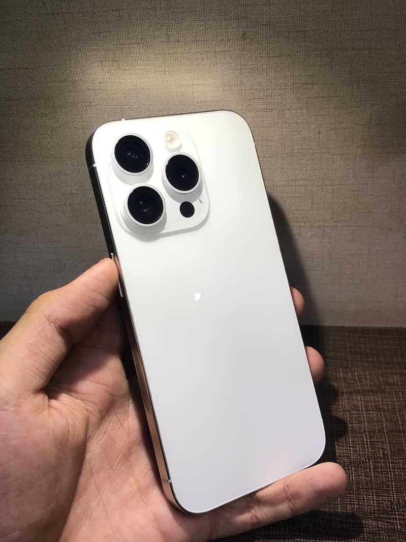 Apple iPhone 15 Pro 4