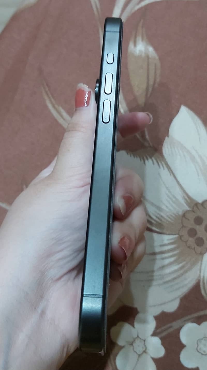 Apple iPhone 15 Pro jv 2