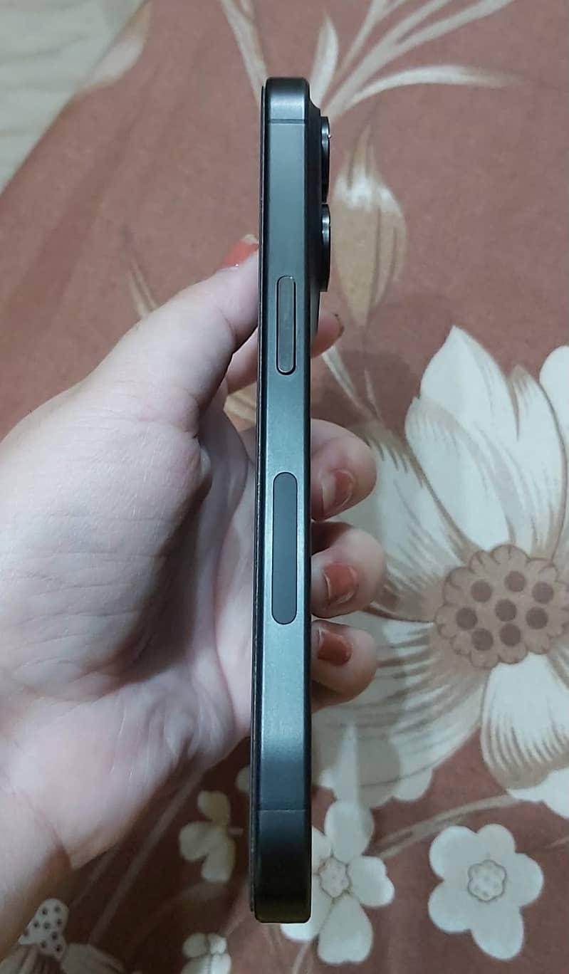 Apple iPhone 15 Pro jv 3