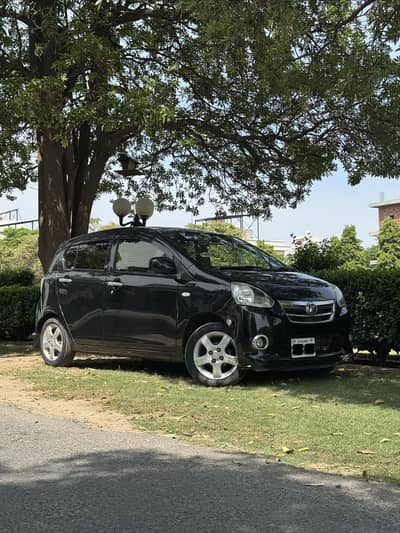 Daihatsu Mira 2012