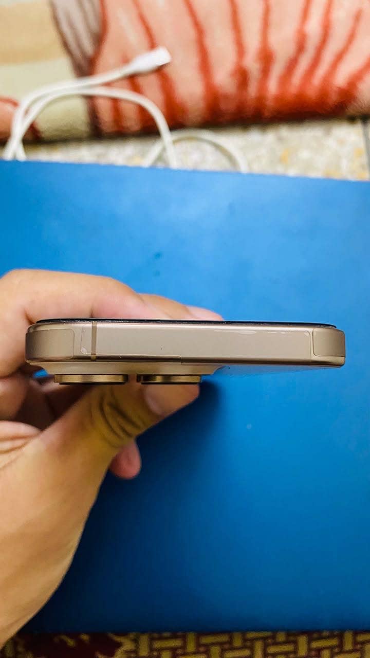 Apple iPhone 16 Pro 2