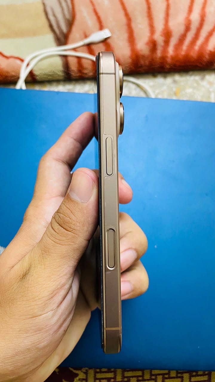 Apple iPhone 16 Pro 6