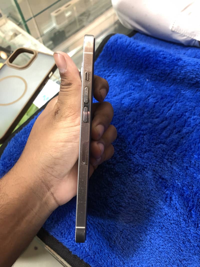 Apple iPhone 12 Pro Max 3