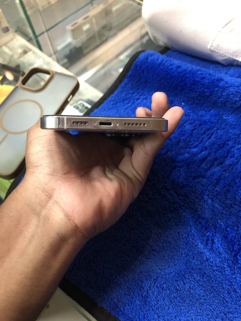 Apple iPhone 12 Pro Max 4