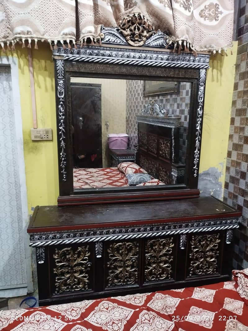 bed 2 side table's dressing 3