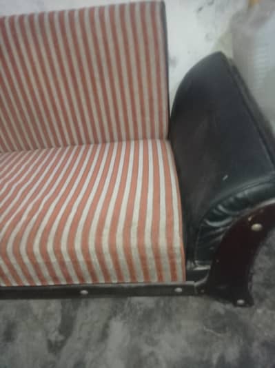 Sofa cum bed damage hai