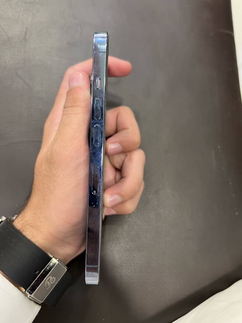 Apple iPhone 13 Pro 4