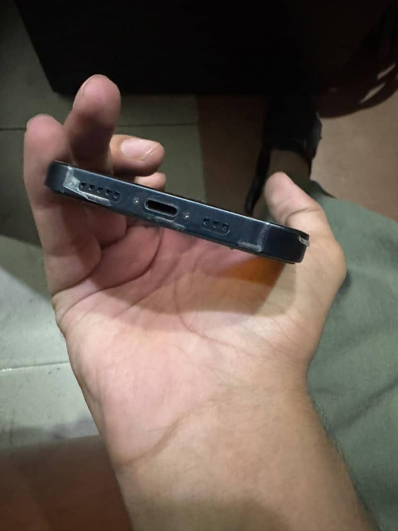 Apple iPhone 13 2