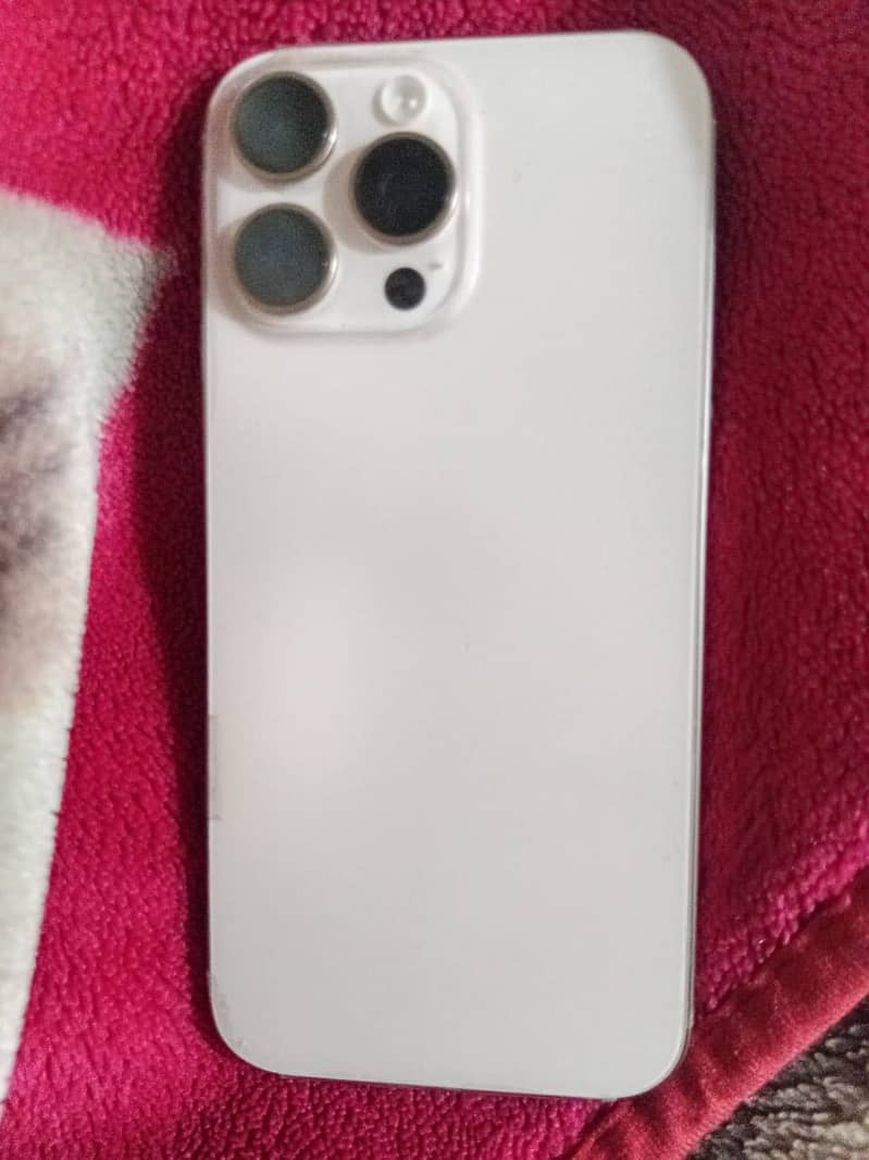 Apple iPhone 16 Pro Max 1