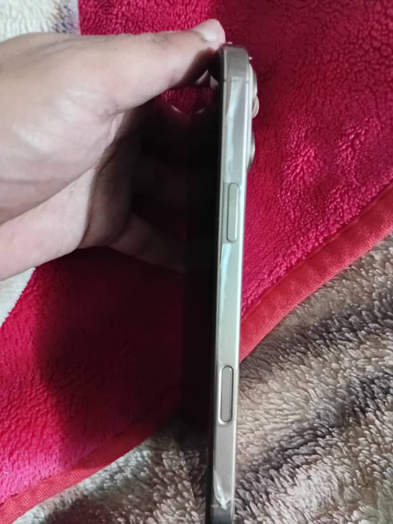 Apple iPhone 16 Pro Max 2