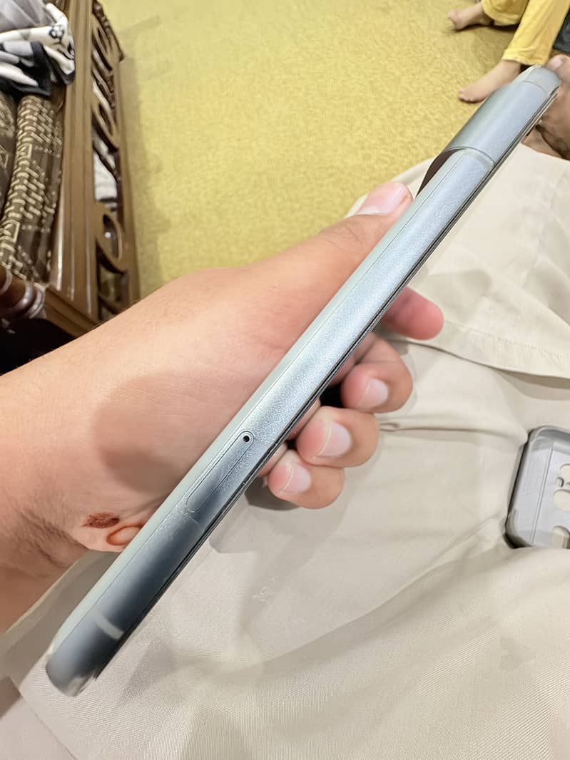 Google Pixel 8 4