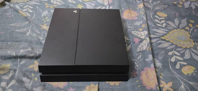 play station 4 jail breaked . working in awesome condition