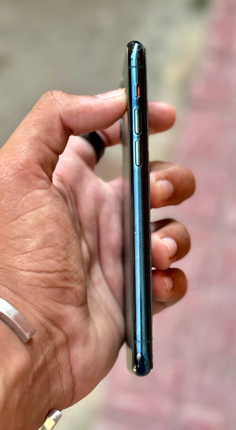 Apple iPhone 11 Pro 1