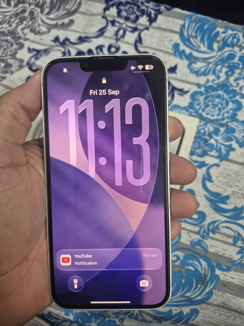 Apple iPhone 16e 2