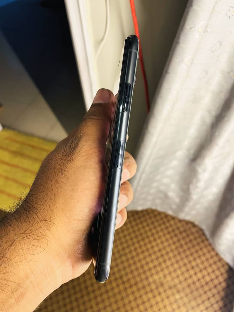 iphone 11 pro max 4