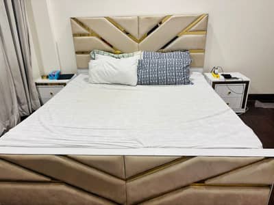 king size bed with side table