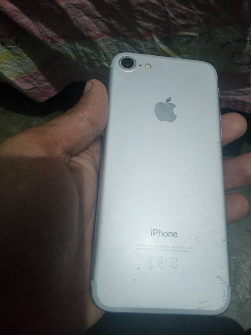 Apple iPhone 7 0