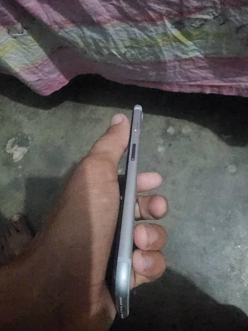 Apple iPhone 7 2