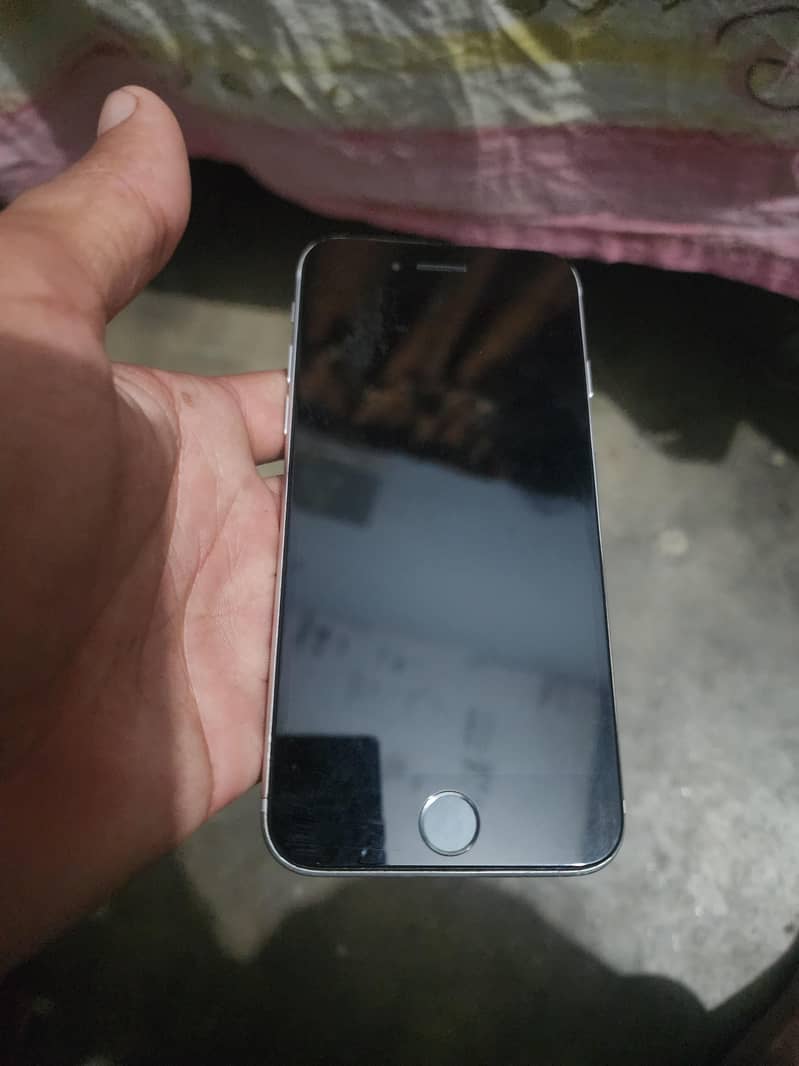 Apple iPhone 7 3