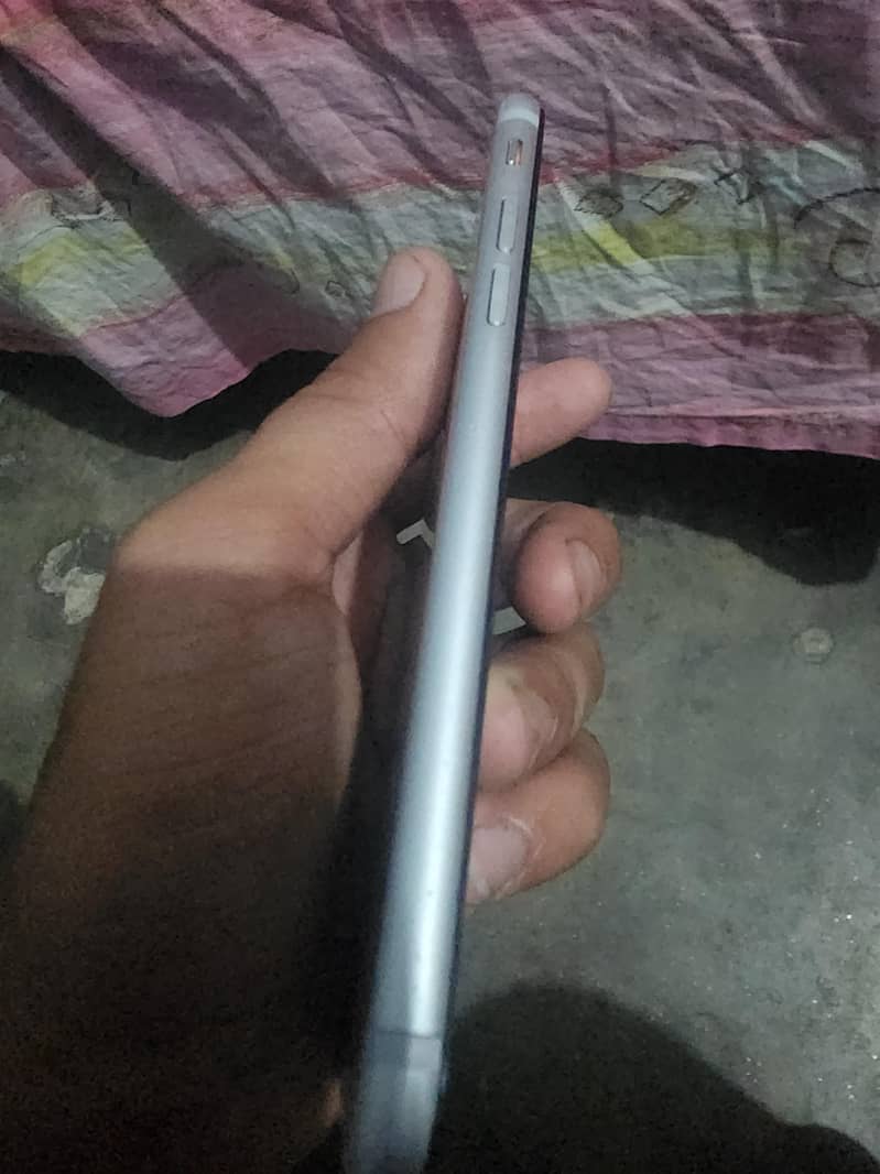Apple iPhone 7 4