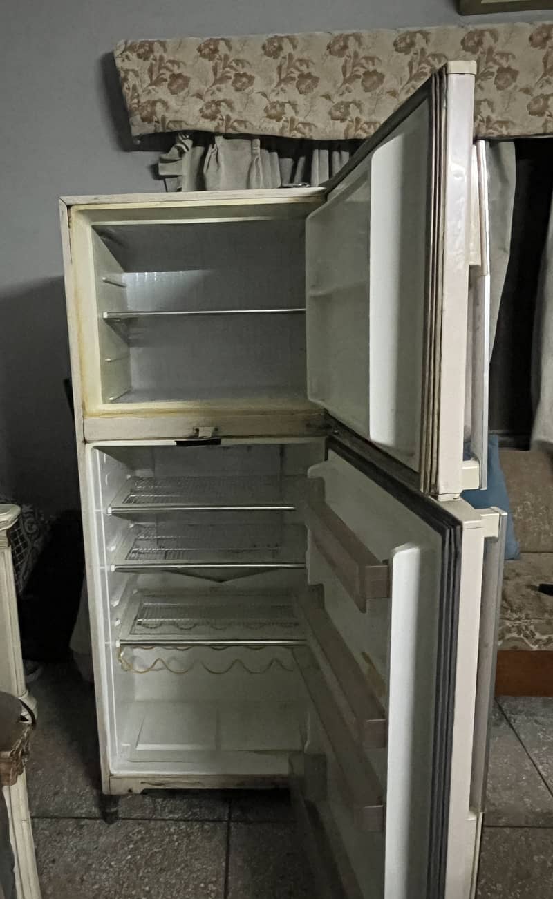 Dawlance medium large refrigrator 3