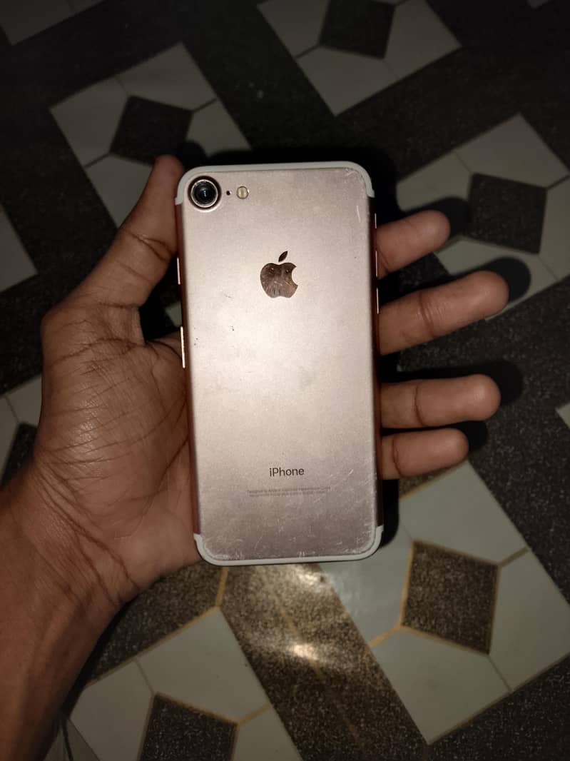 Apple iPhone 7 1