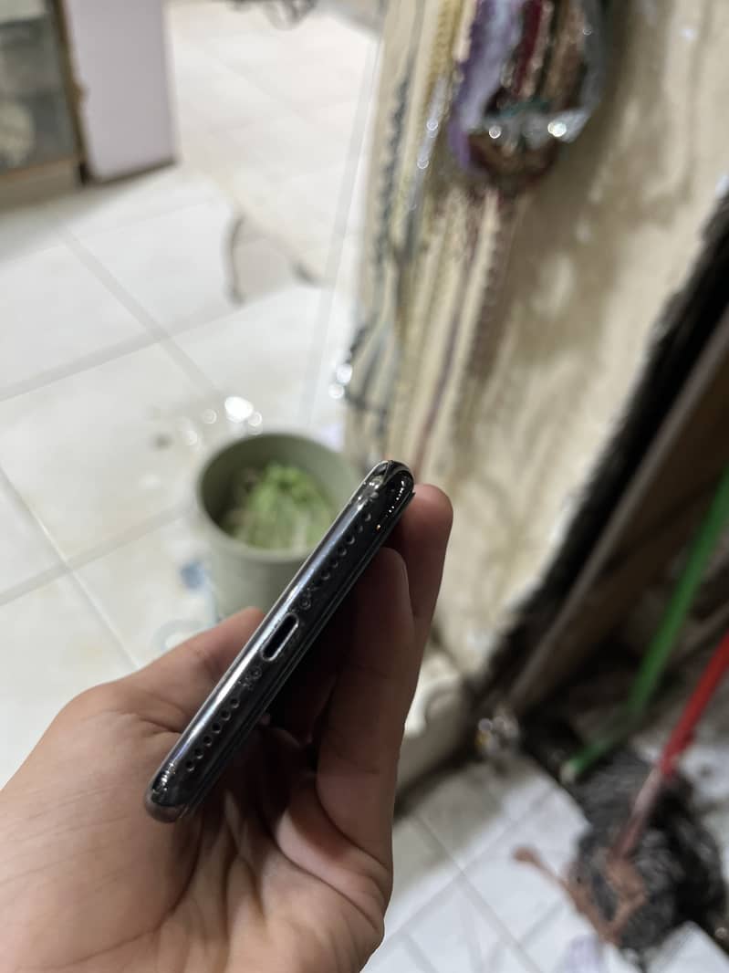 Apple iPhone X 3