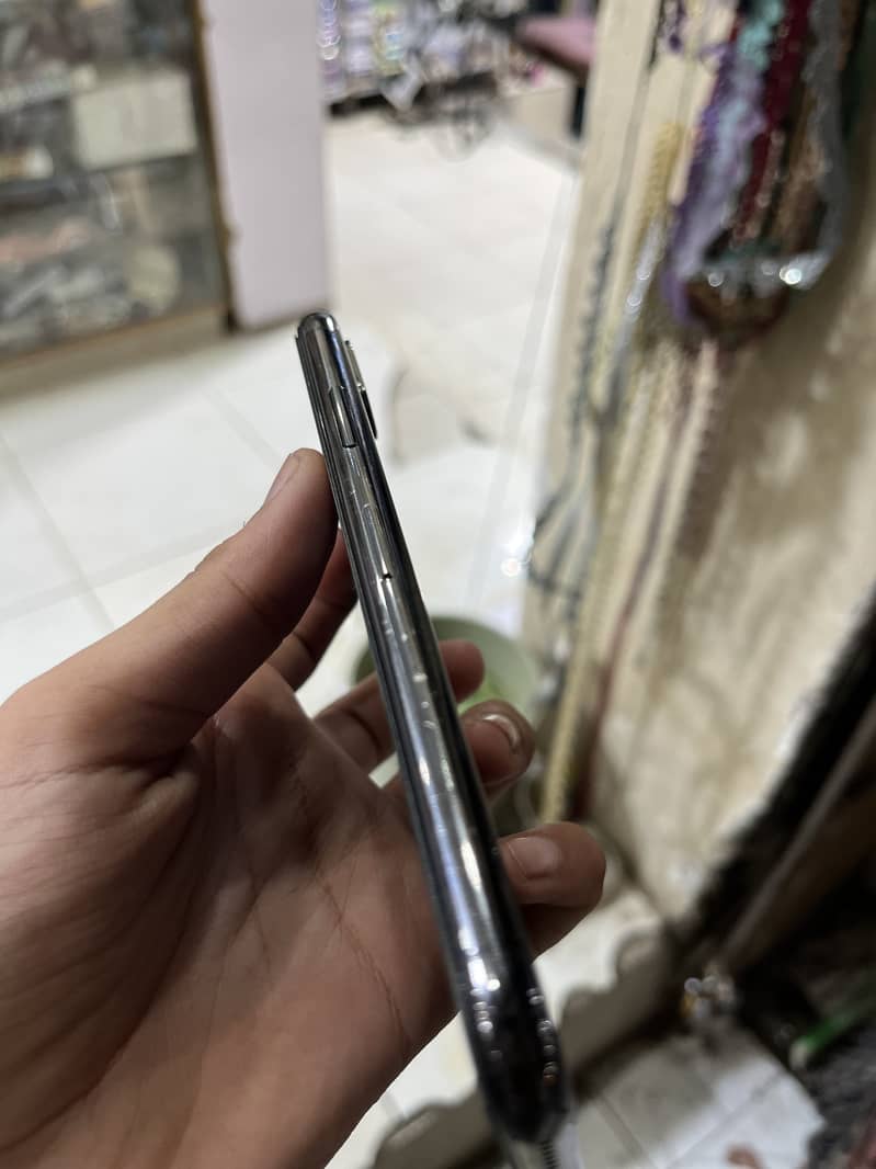 Apple iPhone X 5