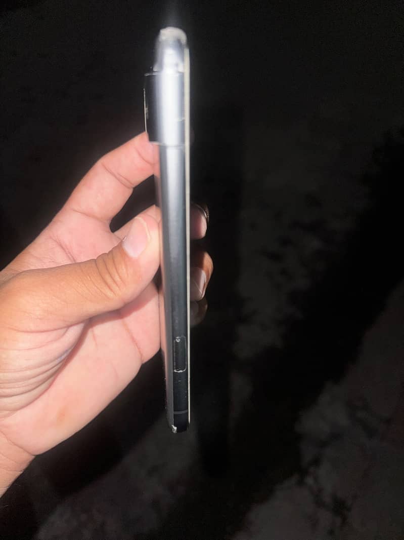 Google Pixel 8 4