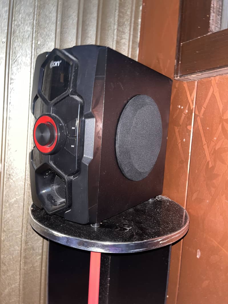 Eon Multimedia speaker system 1