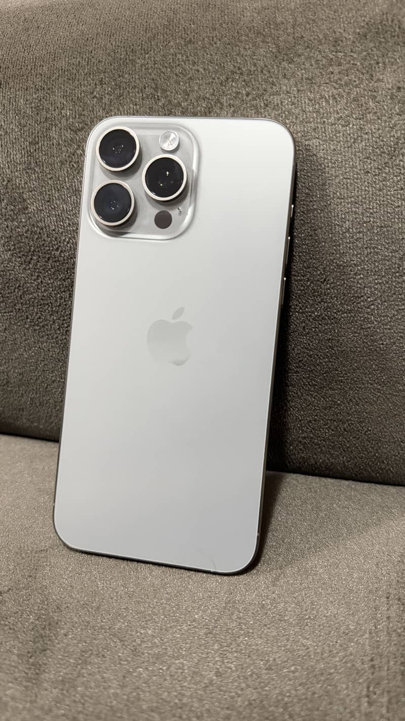 Apple iPhone 15 Pro Max 1