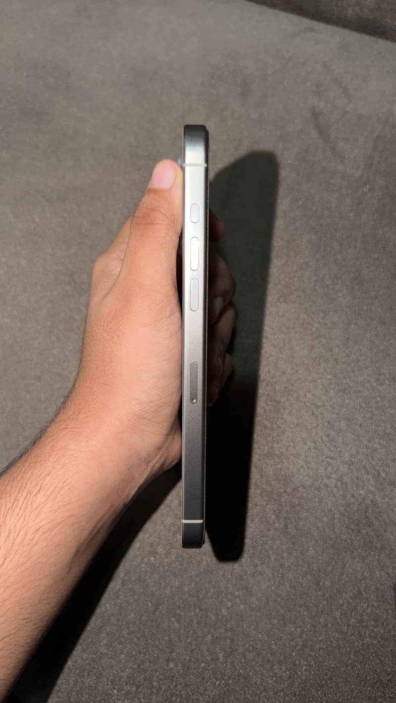 Apple iPhone 15 Pro Max 2
