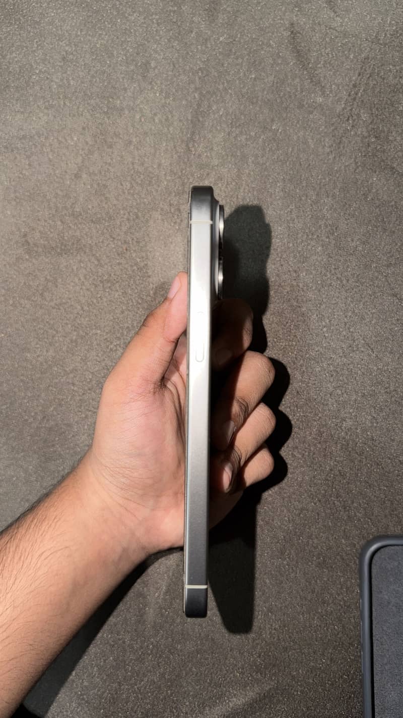 Apple iPhone 15 Pro Max 3