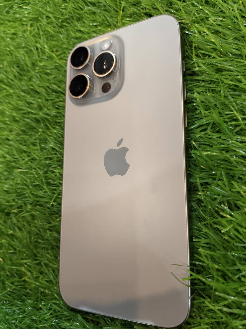 Apple iPhone 16 Pro Max 2