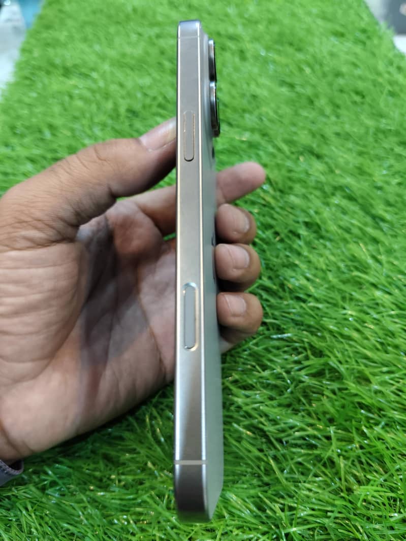 Apple iPhone 16 Pro Max 5
