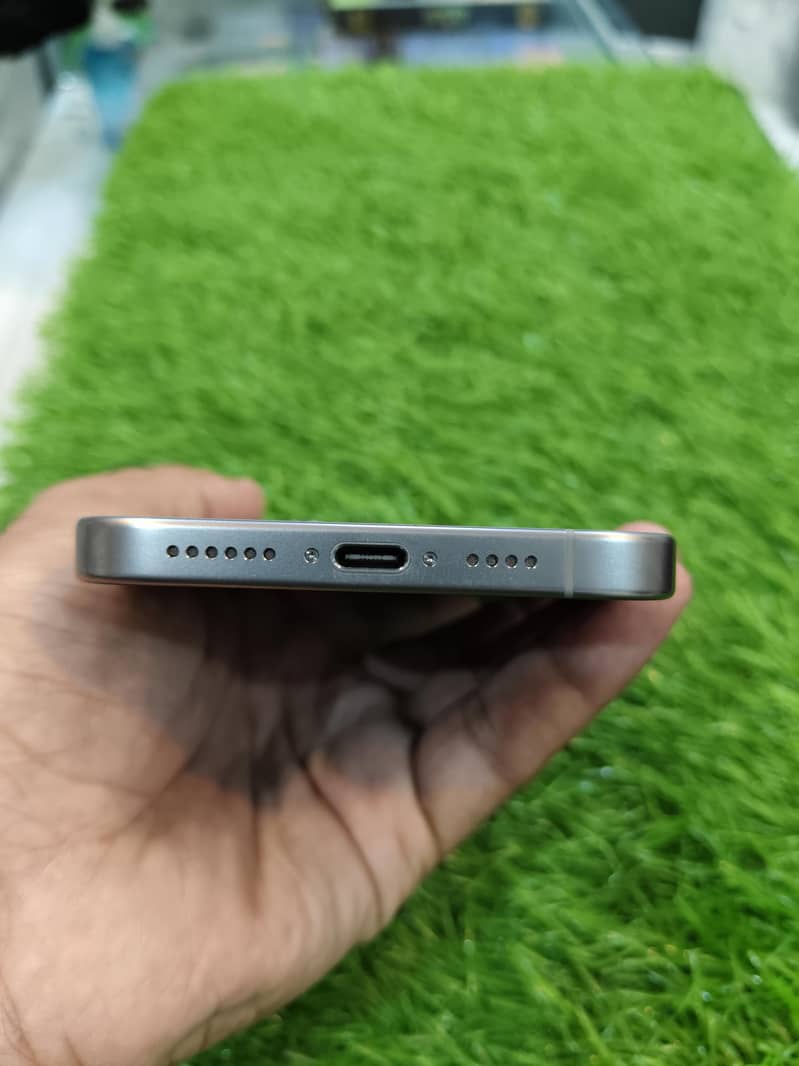 Apple iPhone 16 Pro Max 6