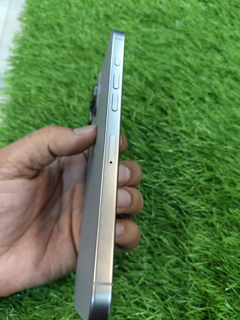 Apple iPhone 16 Pro Max 7