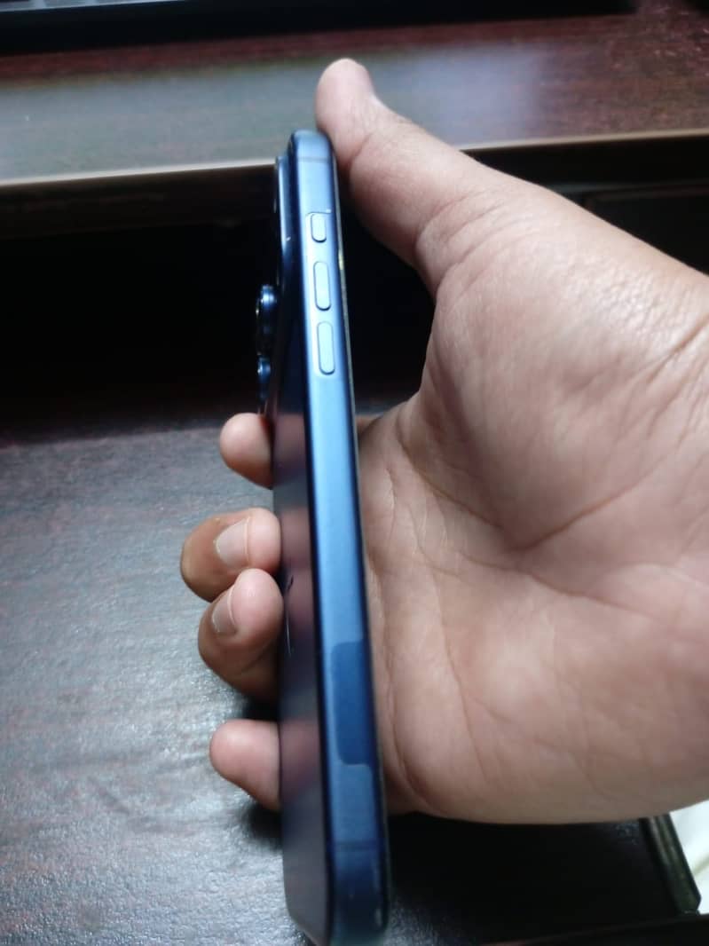 Apple iPhone 17 Pro Max JV LLA 4