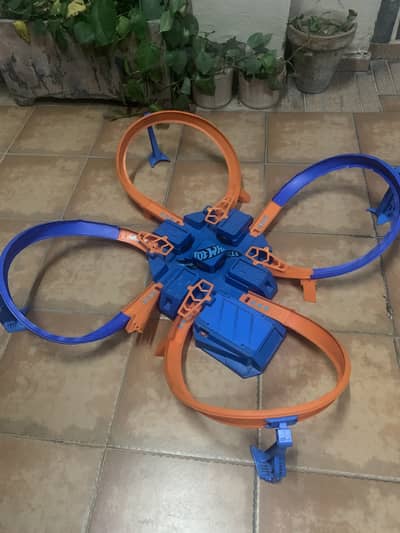 Hot wheels track criss cross crash