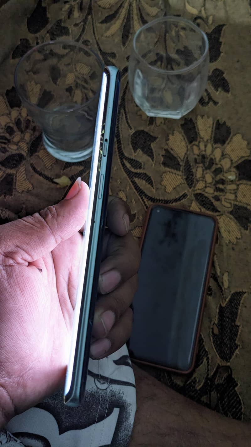 one plus 8pro 2