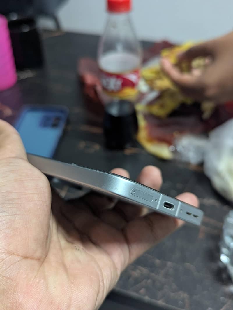 One Plus 13t 4