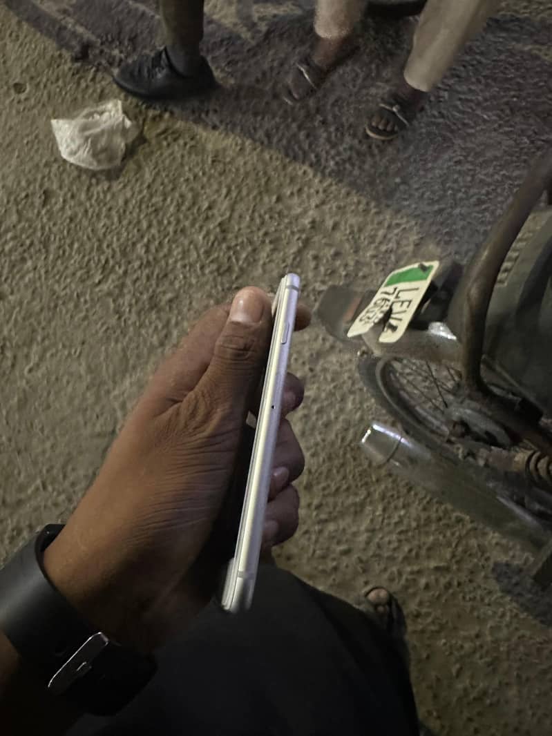Apple iPhone 8 0