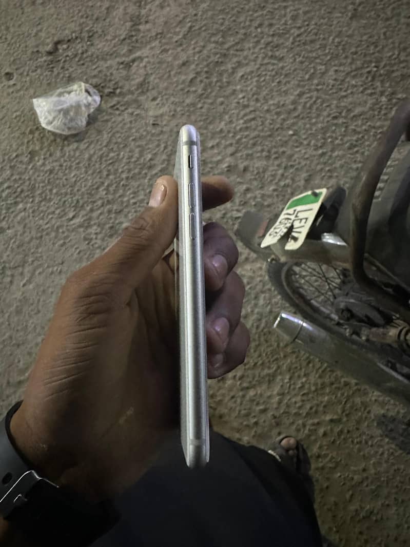 Apple iPhone 8 1