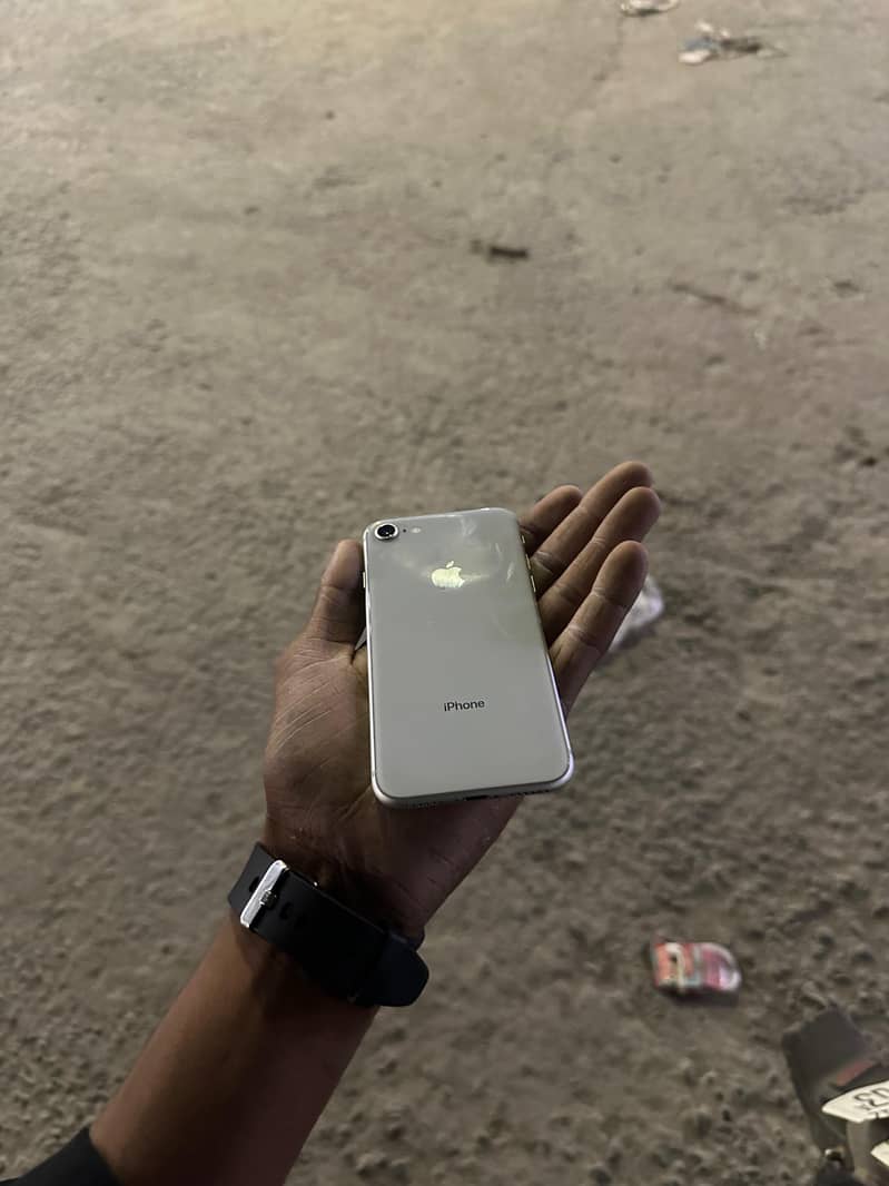 Apple iPhone 8 3