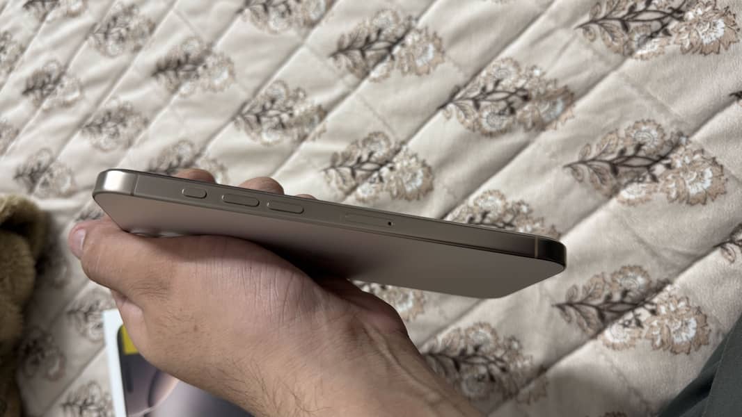 Apple iPhone 16 Pro Max 3