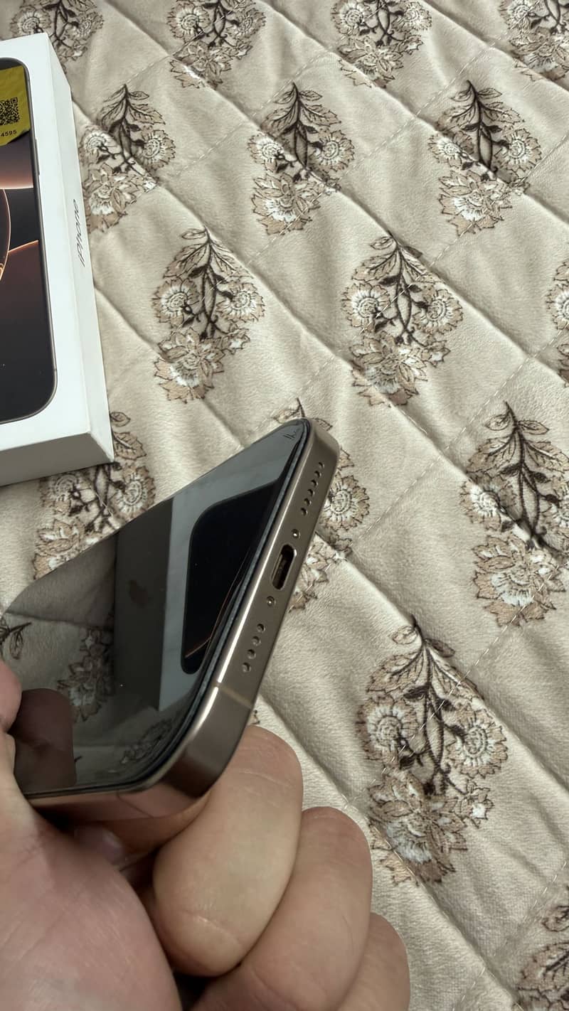 Apple iPhone 16 Pro Max 5