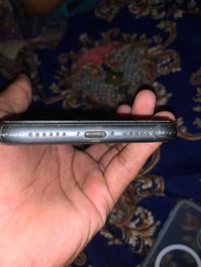 Apple iPhone 11 9/10 condition wathsapp:03047291652