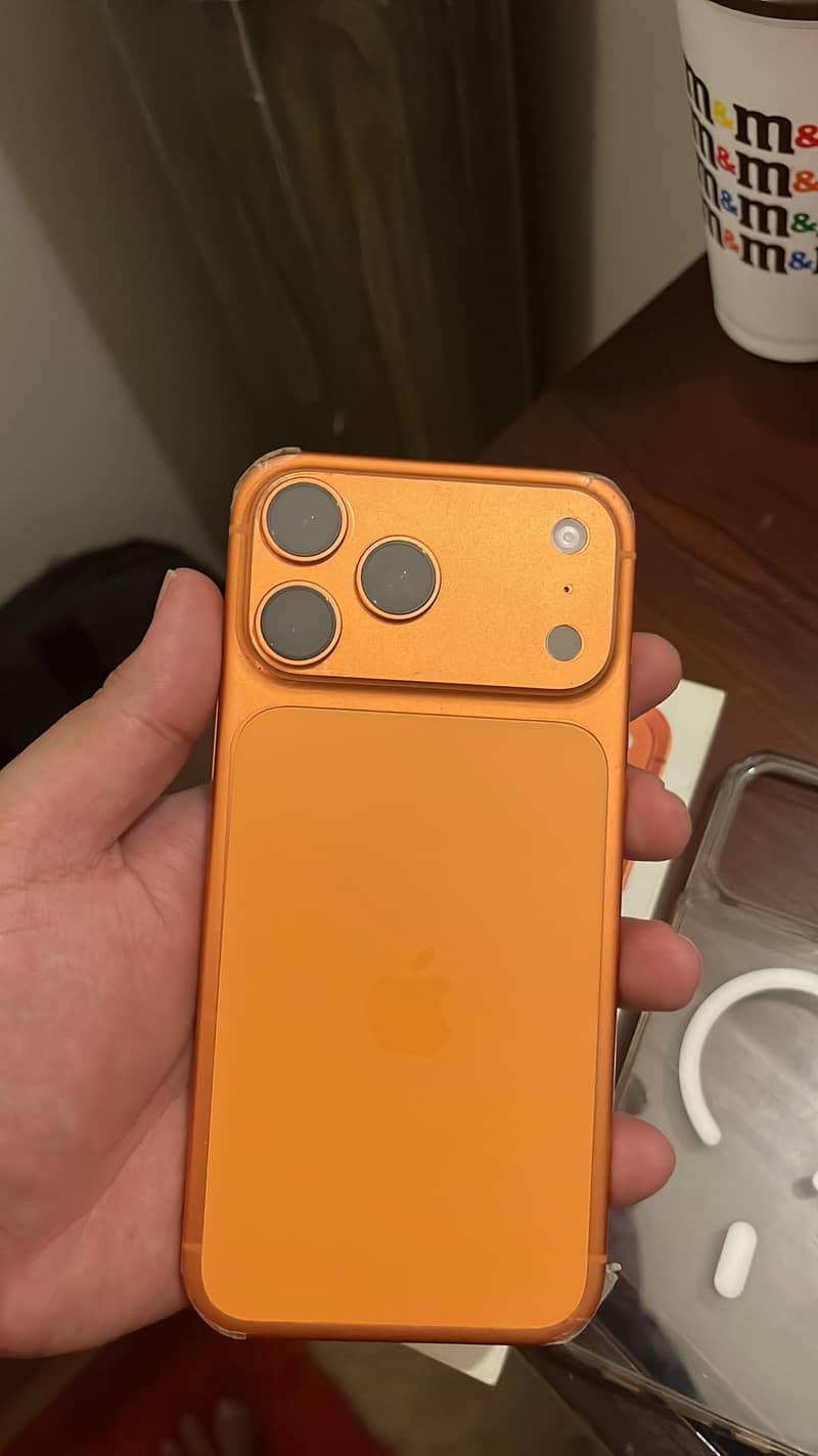 Apple iPhone 17 Pro Max 0