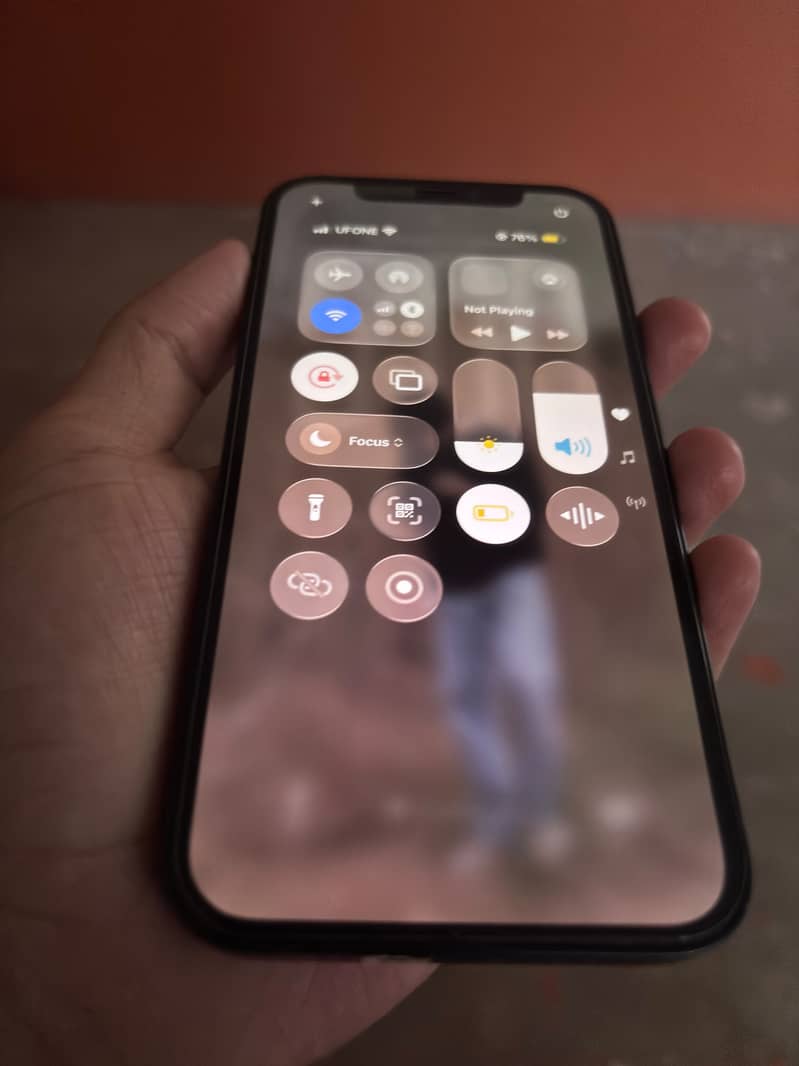 Apple iPhone 12 4